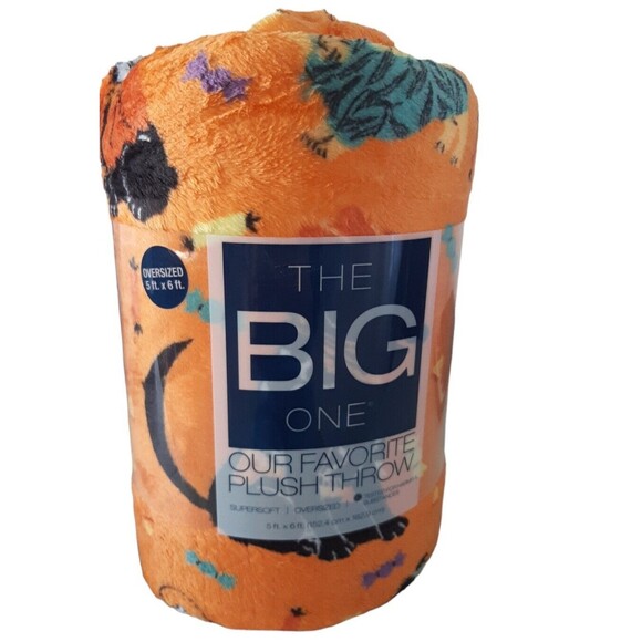 The Big One Halloween Dogs Oversized Plush Throw/Blanket 5 ft x 6 ft Soft/warm - Picture 3 of 6